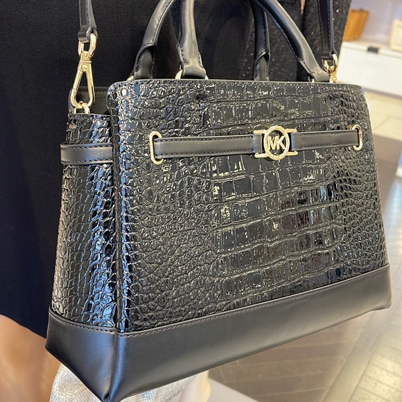MICHAEL KORS
Reed Large Leather Belted Satchel Crossbody CZ
Black Crocodile NWT - Picture 14 of 16